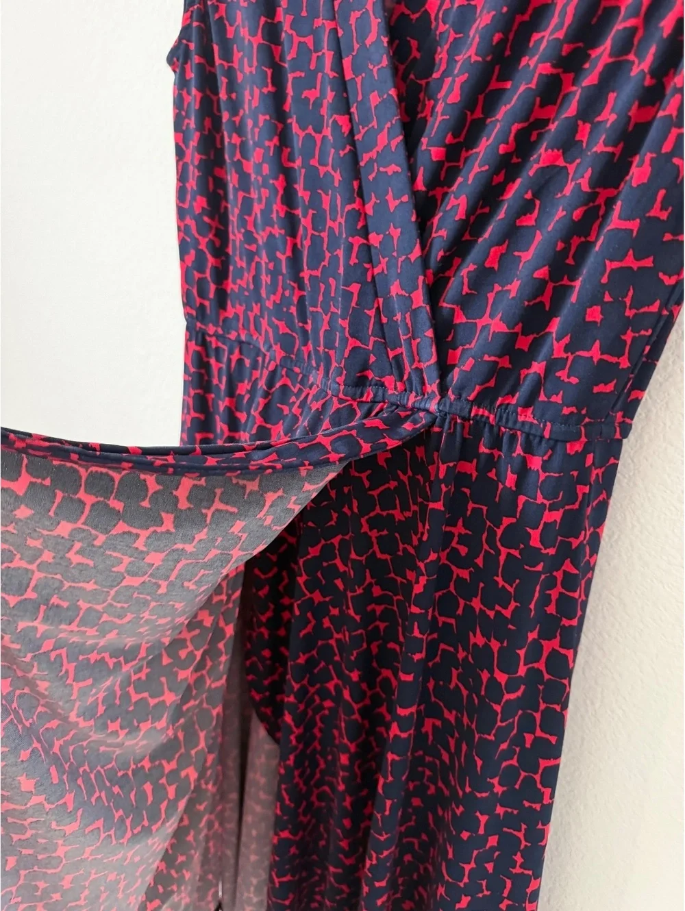 BCBGMAXAZRIA Sleeveless V-Neck Faux Wrap Blue/ Red Geo Hi-Low Dress Size XS